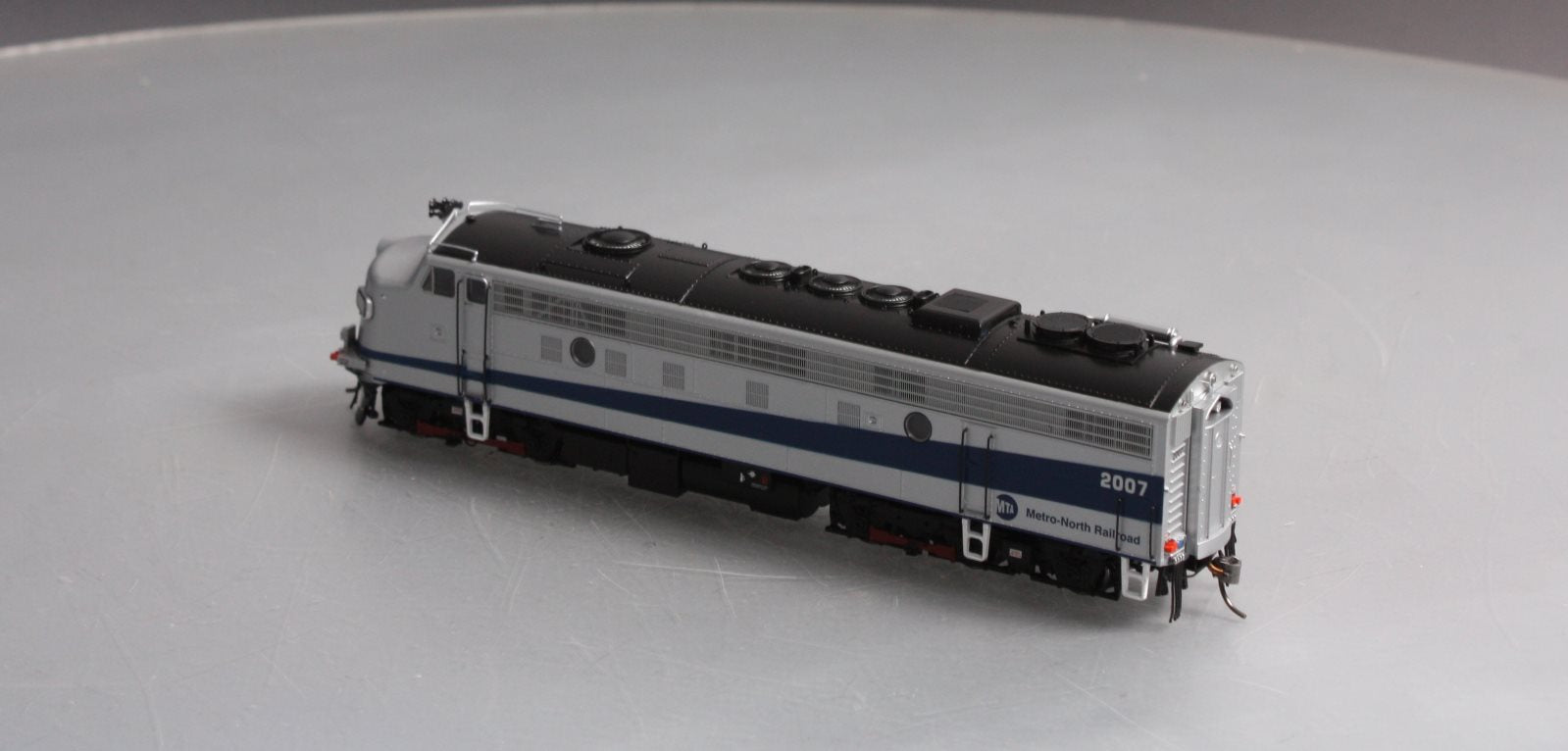 Rapido Trains 14110 HO Metro North EMD FL9 Rebuilt Diesel Locomotive #2007