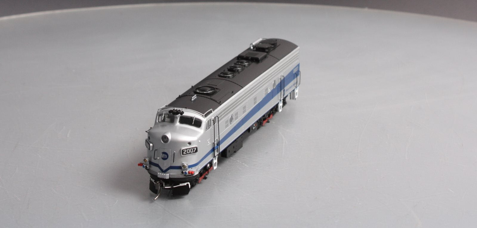 Rapido Trains 14110 HO Metro North EMD FL9 Rebuilt Diesel Locomotive #2007