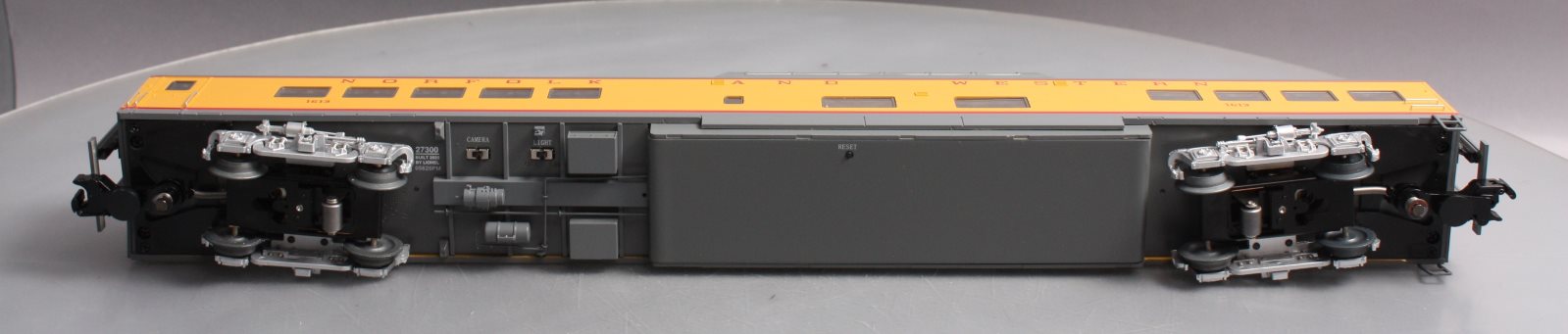 Lionel 2027300 O Norfolk & Western 21 Vistavision Dome Passenger Car #1613
