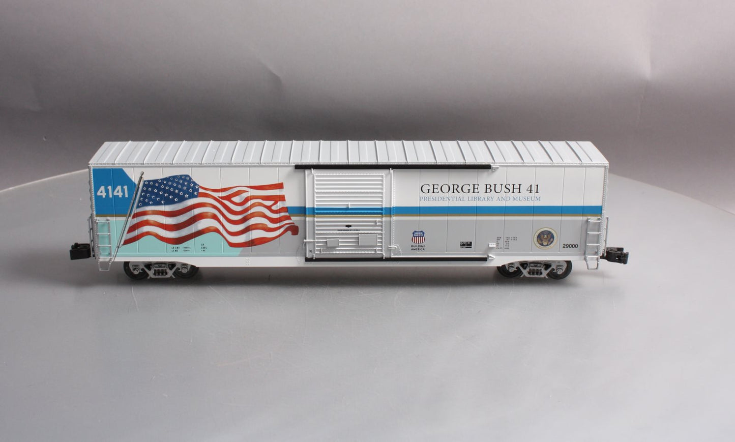 Lionel 2026370 O Gauge Union Pacific LED 60' Flag Boxcar #4141