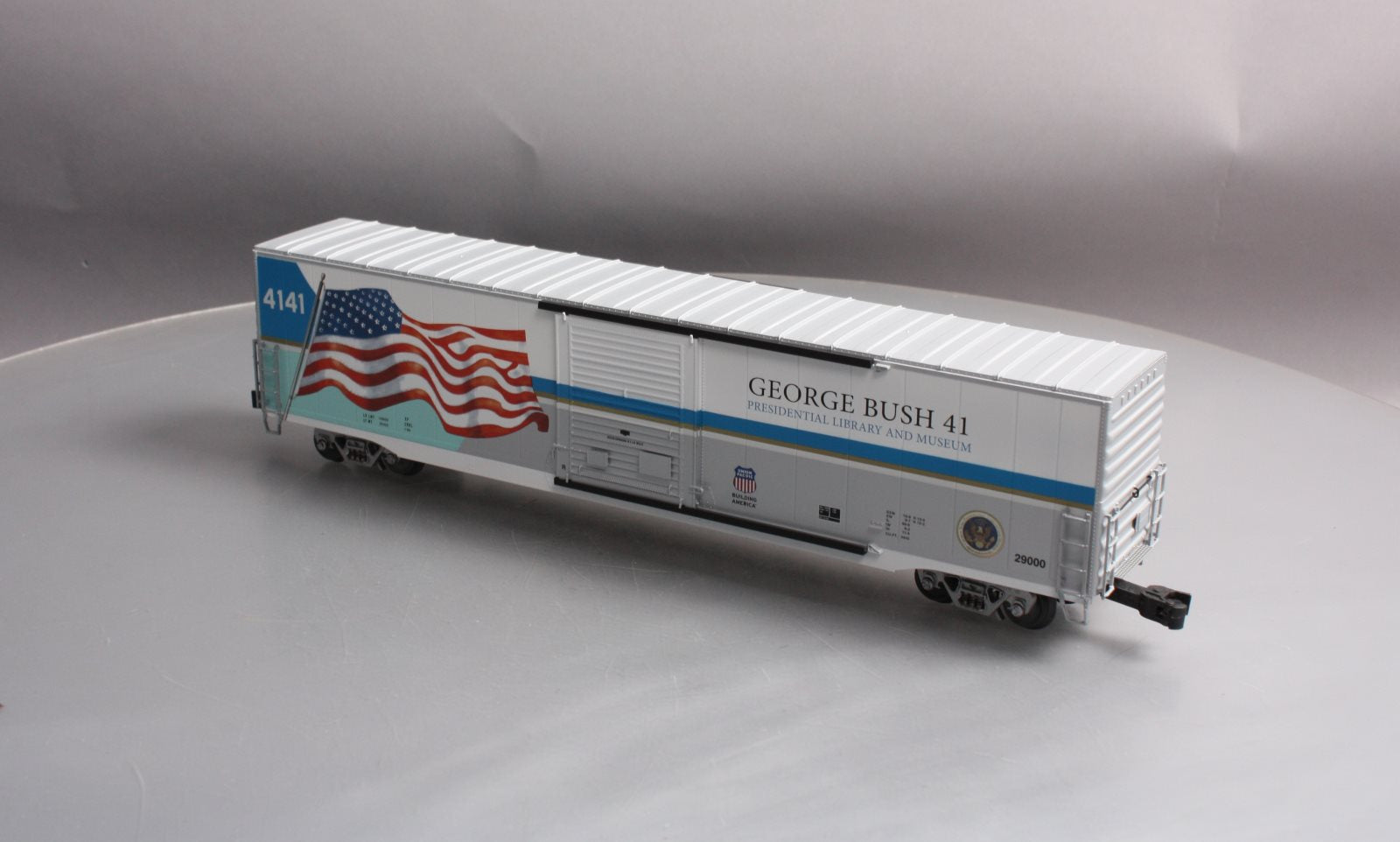 Lionel 2026370 O Gauge Union Pacific LED 60' Flag Boxcar #4141
