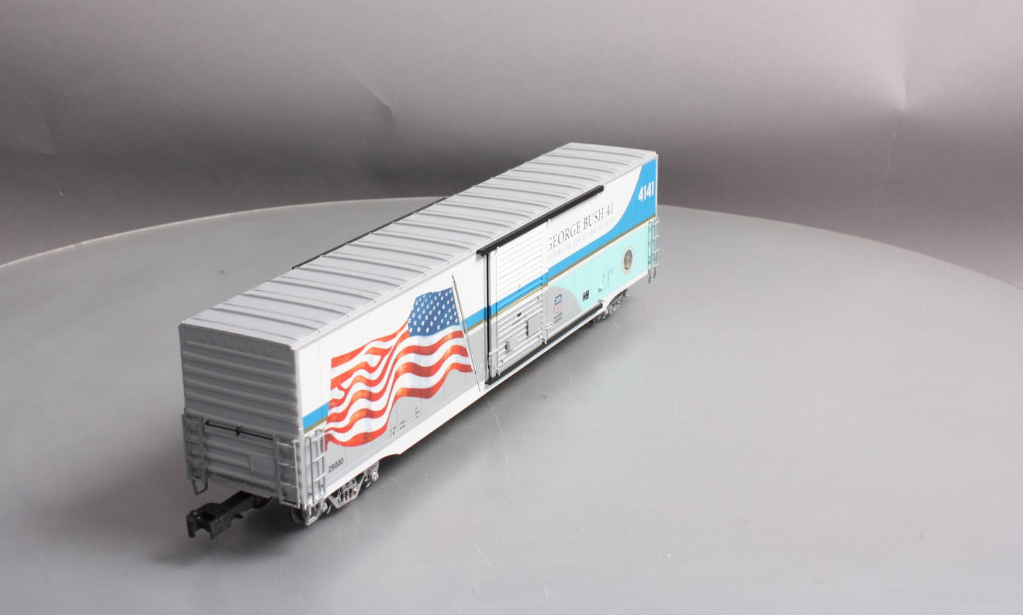 Lionel 2026370 O Gauge Union Pacific LED 60' Flag Boxcar #4141
