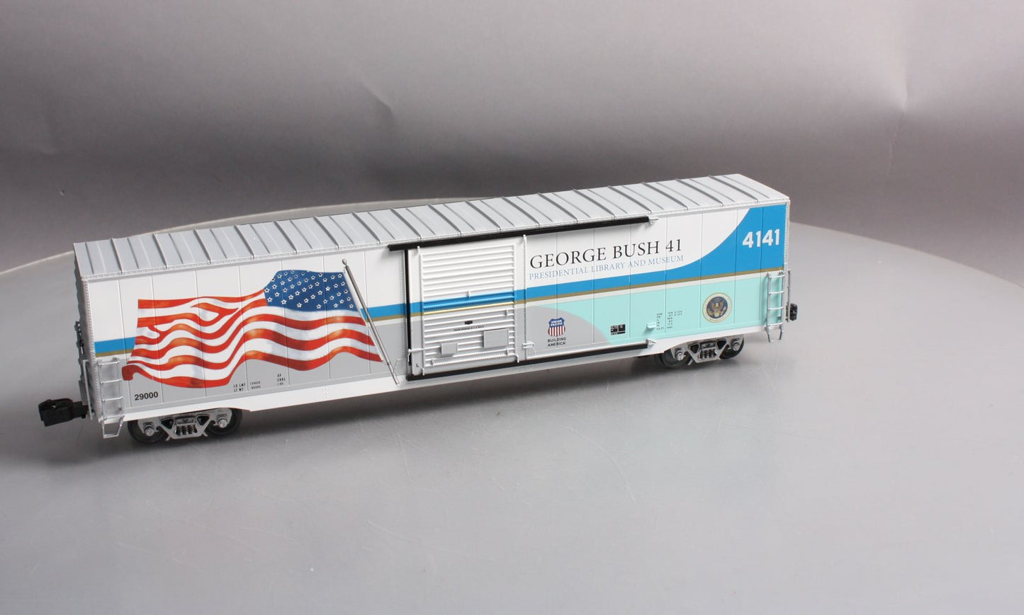 Lionel 2026370 O Gauge Union Pacific LED 60' Flag Boxcar #4141