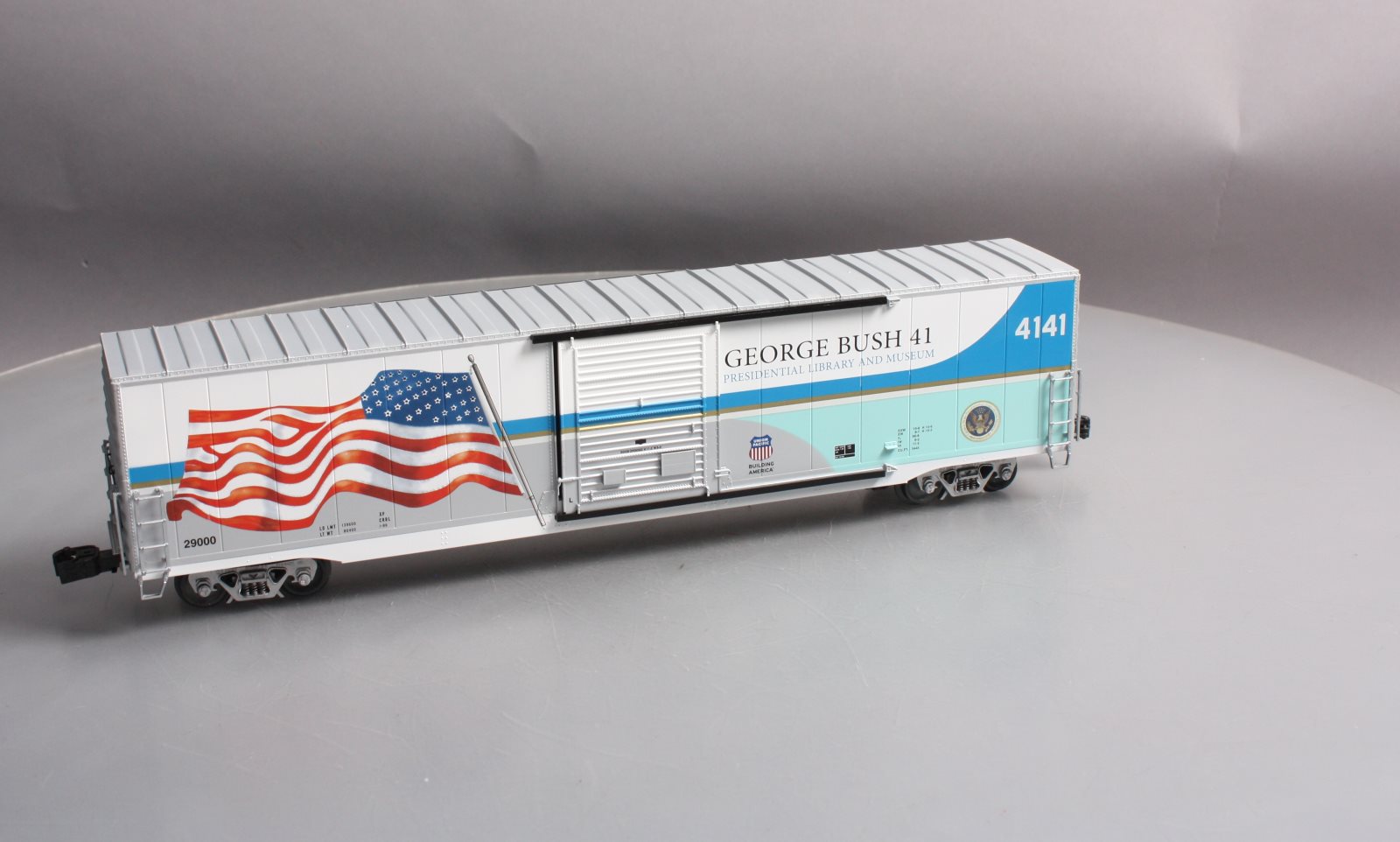 Lionel 2026370 O Gauge Union Pacific LED 60' Flag Boxcar #4141