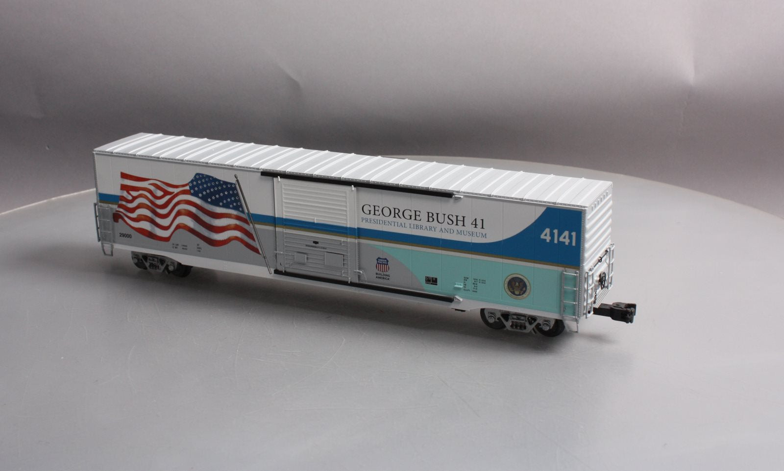 Lionel 2026370 O Gauge Union Pacific LED 60' Flag Boxcar #4141
