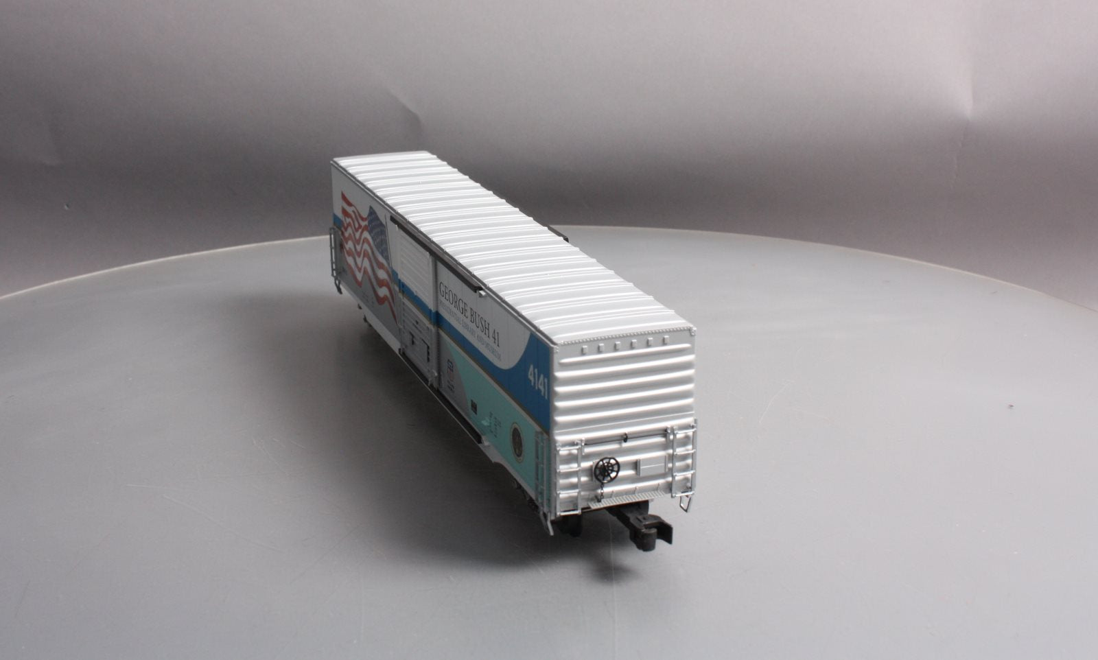 Lionel 2026370 O Gauge Union Pacific LED 60' Flag Boxcar #4141