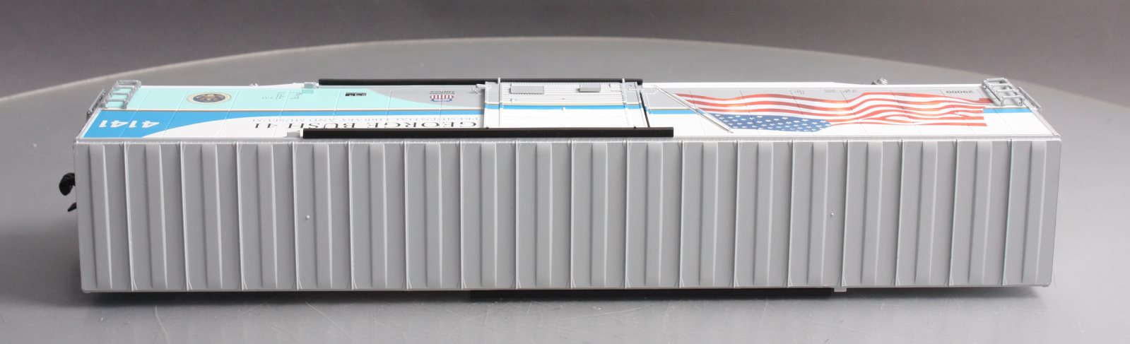 Lionel 2026370 O Gauge Union Pacific LED 60' Flag Boxcar #4141