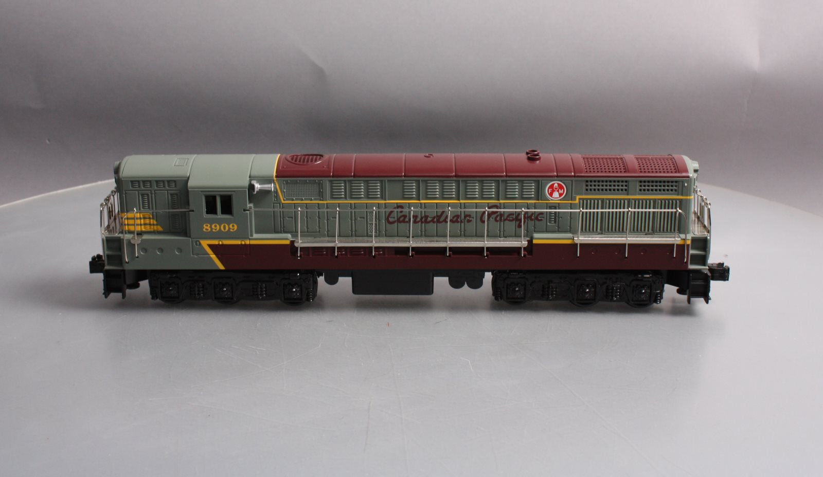 Williams 21101 Canadian Pacific FM Trainmaster Powered Locomotive