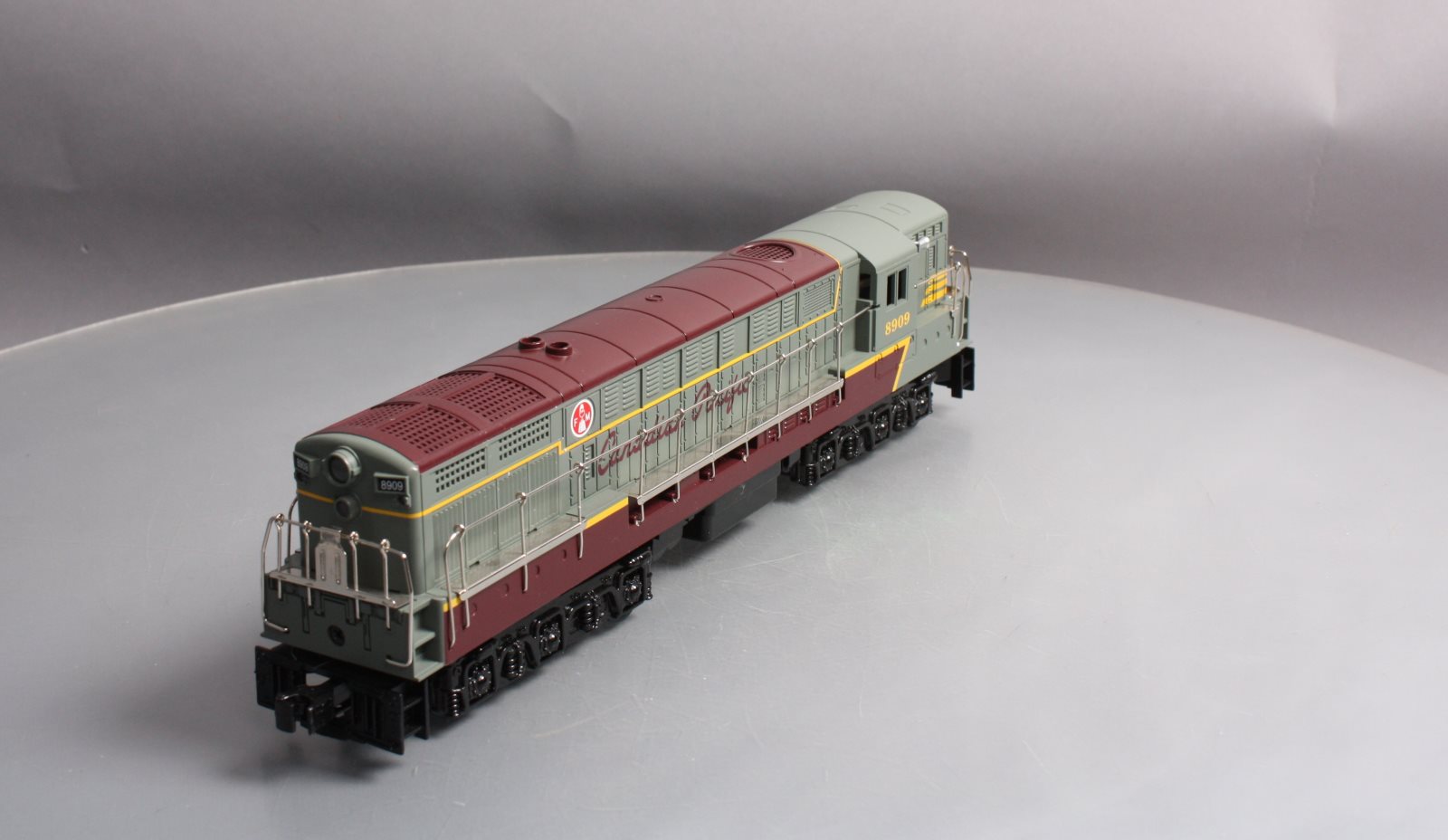 Williams 21101 Canadian Pacific FM Trainmaster Powered Locomotive