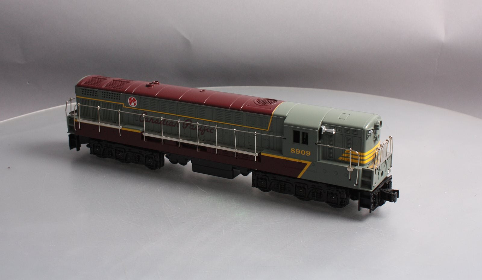 Williams 21101 Canadian Pacific FM Trainmaster Powered Locomotive