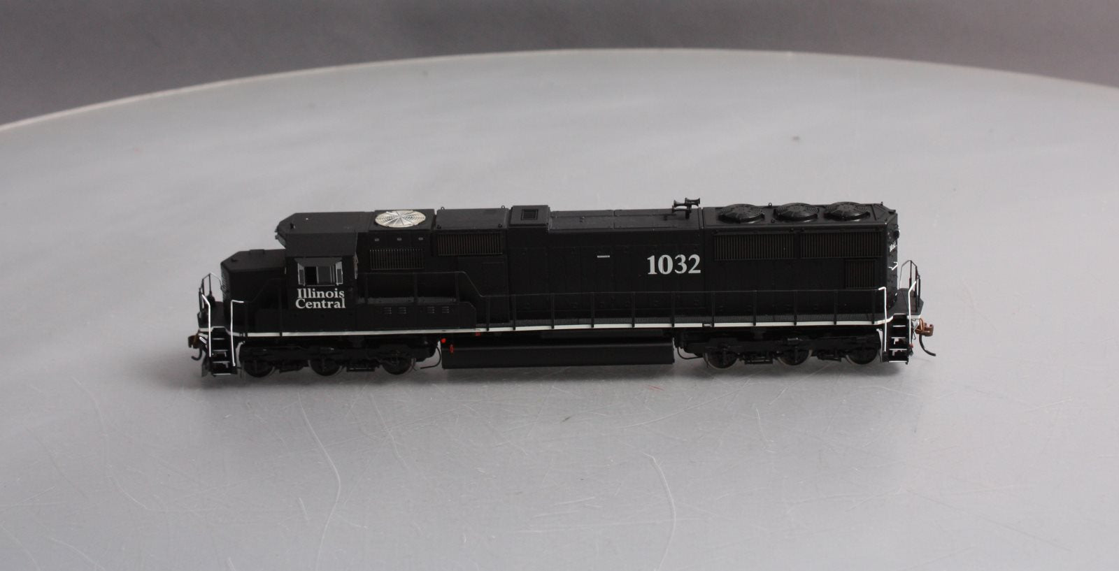 Athearn G69298 HO Illinois Central EMD SD70 Diesel Loco w/DCC & Sound #1032