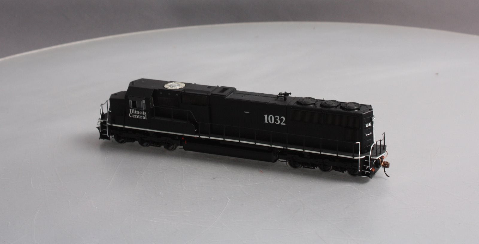 Athearn G69298 HO Illinois Central EMD SD70 Diesel Loco w/DCC & Sound #1032