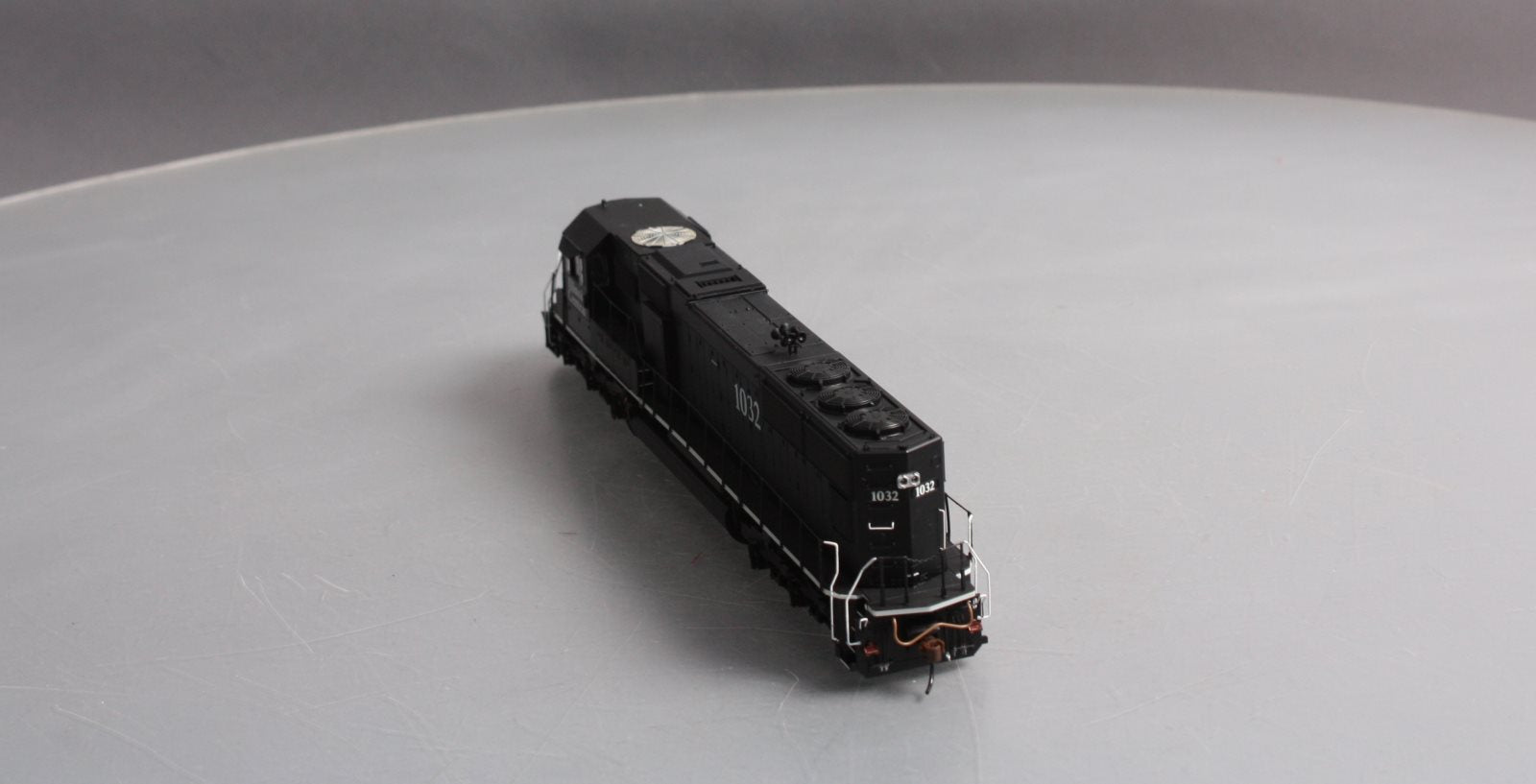 Athearn G69298 HO Illinois Central EMD SD70 Diesel Loco w/DCC & Sound #1032