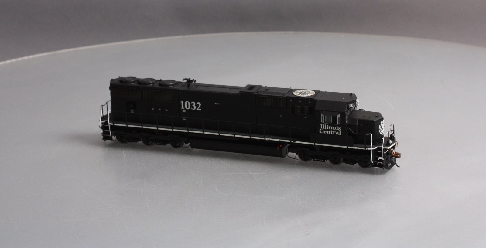 Athearn G69298 HO Illinois Central EMD SD70 Diesel Loco w/DCC & Sound #1032