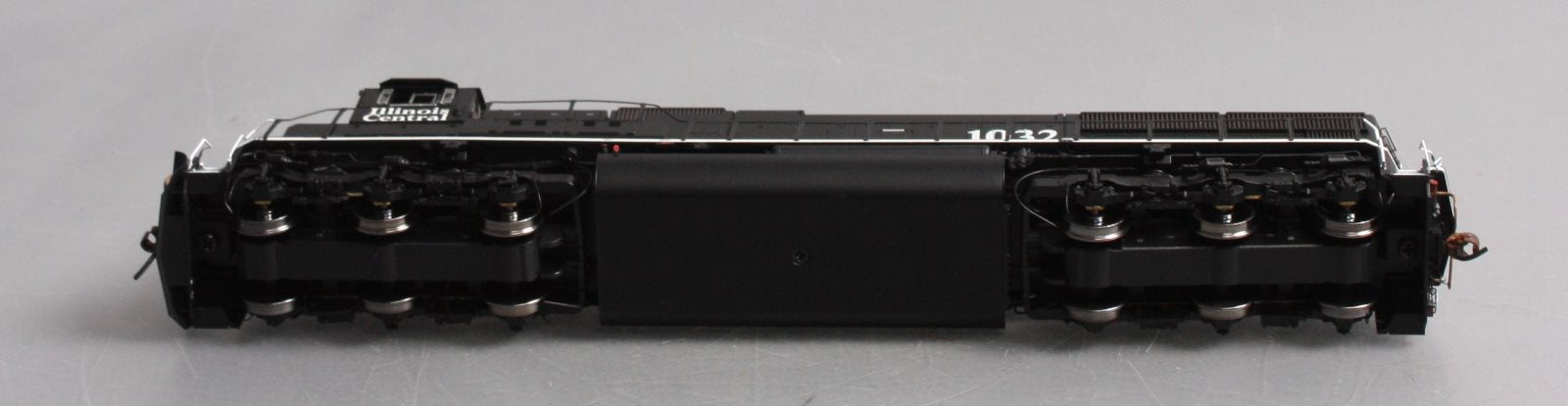 Athearn G69298 HO Illinois Central EMD SD70 Diesel Loco w/DCC & Sound #1032