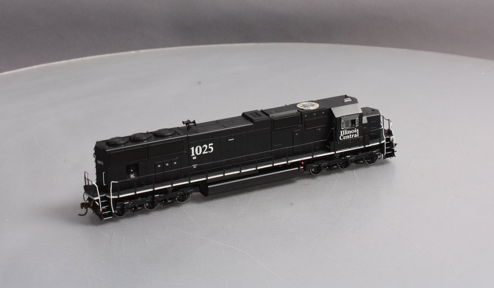 Athearn G69297 HO Illinois Central EMD SD70 Diesel Loco w/DCC & Sound #1025