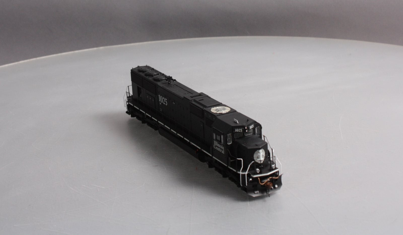 Athearn G69297 HO Illinois Central EMD SD70 Diesel Loco w/DCC & Sound #1025