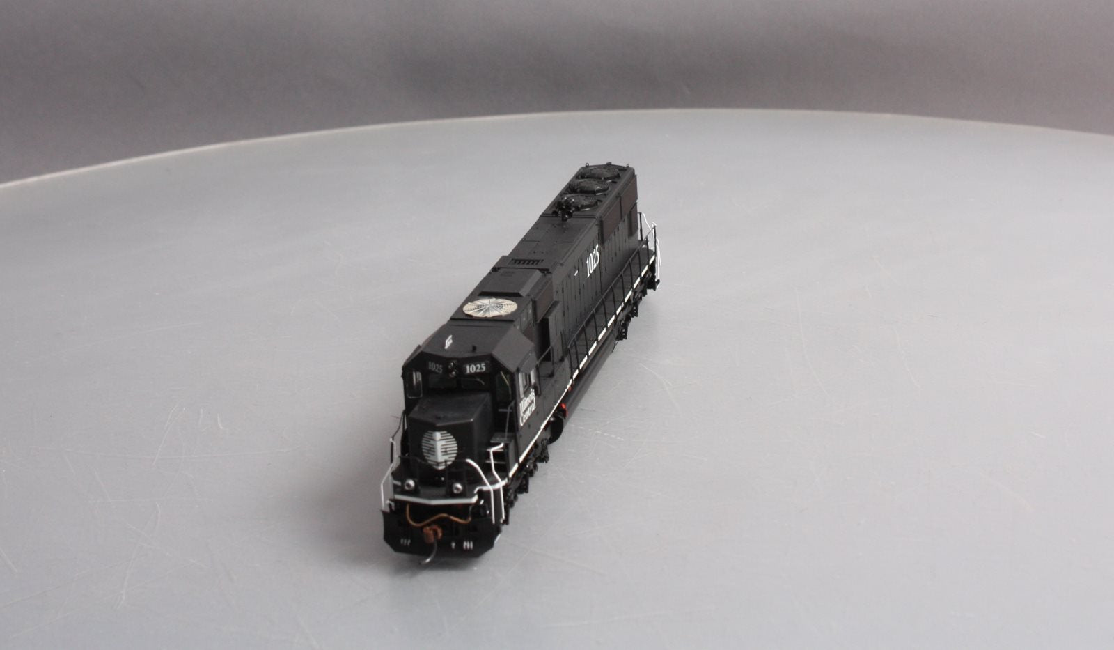 Athearn G69297 HO Illinois Central EMD SD70 Diesel Loco w/DCC & Sound #1025