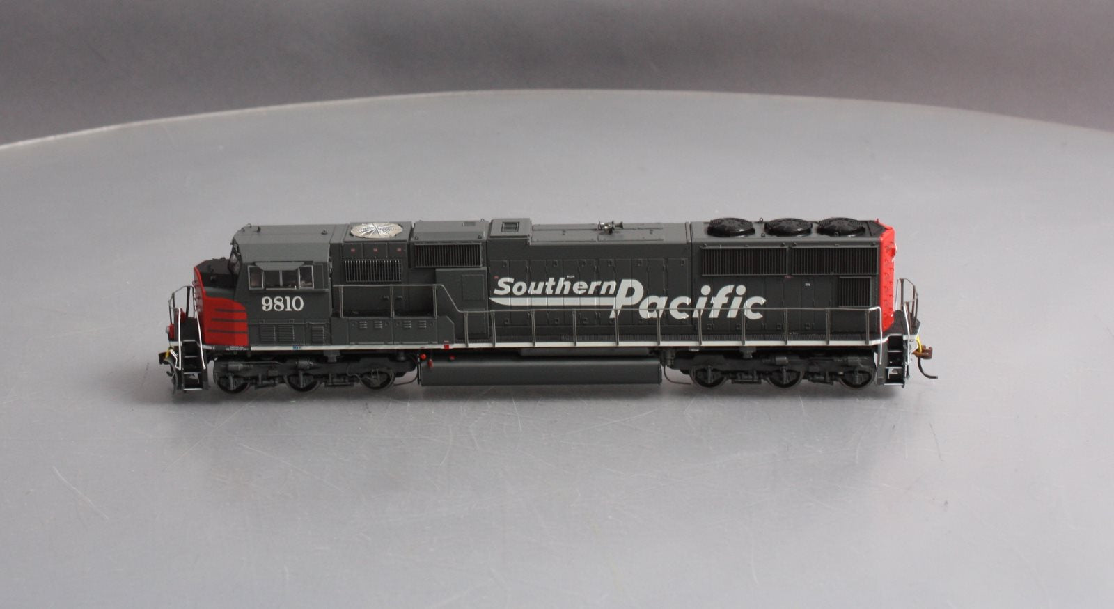 Athearn G69304 HO Southern Pacific EMD SD70M Diesel Loco w/DCC & Sound #9810