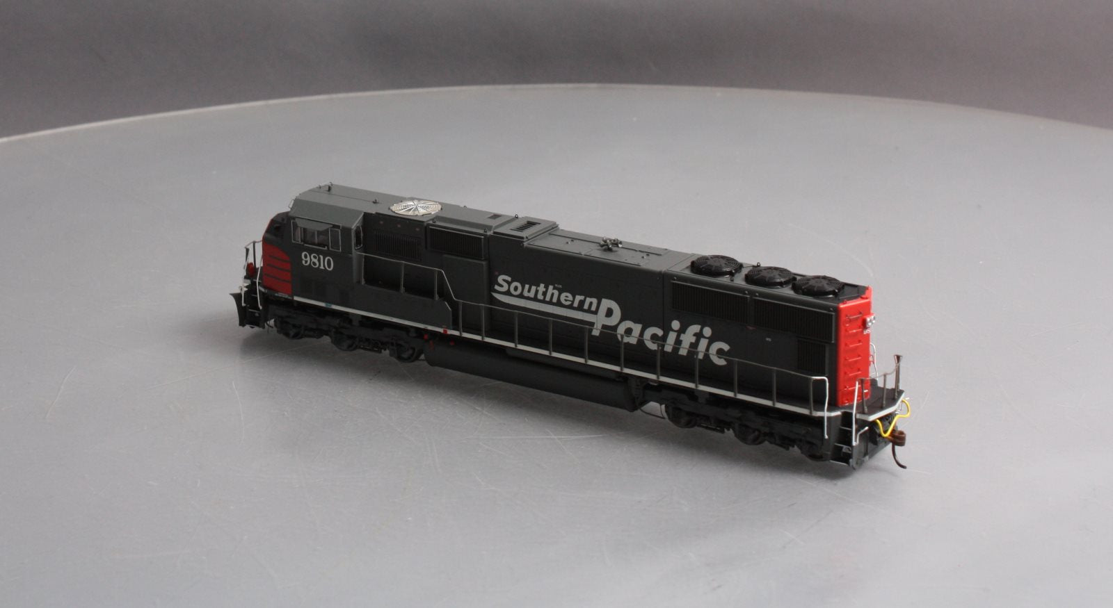 Athearn G69304 HO Southern Pacific EMD SD70M Diesel Loco w/DCC & Sound #9810