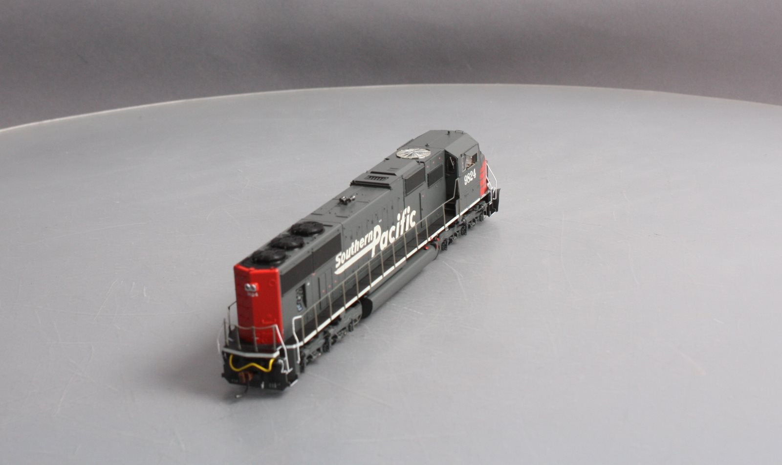 Athearn G69306 HO Southern Pacific EMD SD70M Diesel Loco w/DCC & Sound #9824