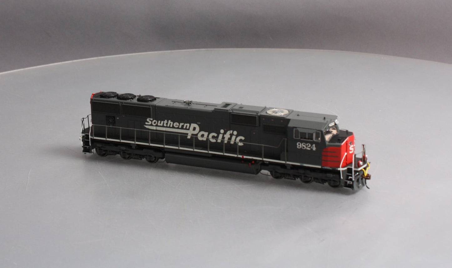 Athearn G69306 HO Southern Pacific EMD SD70M Diesel Loco w/DCC & Sound #9824