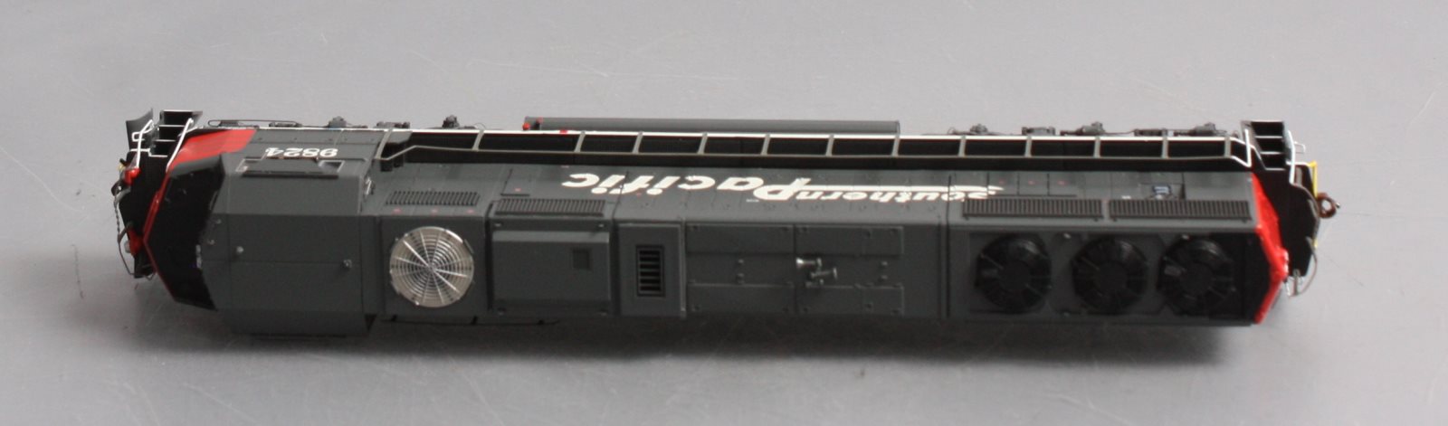 Athearn G69306 HO Southern Pacific EMD SD70M Diesel Loco w/DCC & Sound #9824