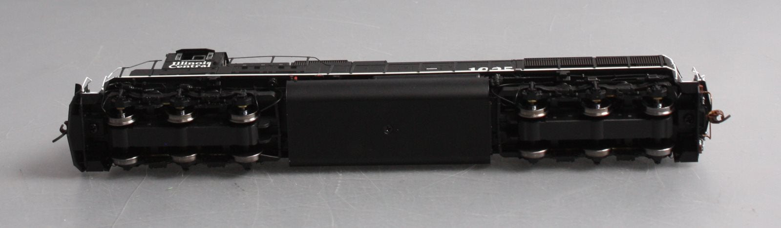 Athearn G69297 HO Illinois Central EMD SD70 Diesel Loco w/DCC & Sound #1025