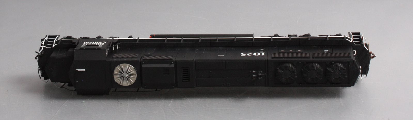 Athearn G69297 HO Illinois Central EMD SD70 Diesel Loco w/DCC & Sound #1025