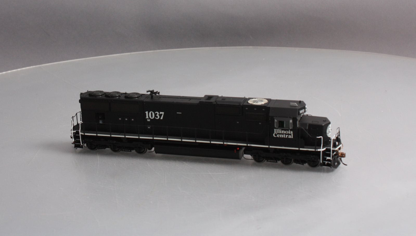 Athearn G69299 HO Illinois Central EMD SD70 Diesel Loco w/DCC & Sound #1037