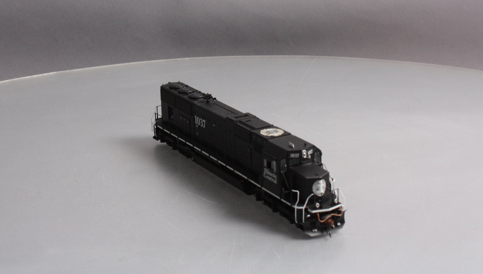 Athearn G69299 HO Illinois Central EMD SD70 Diesel Loco w/DCC & Sound #1037