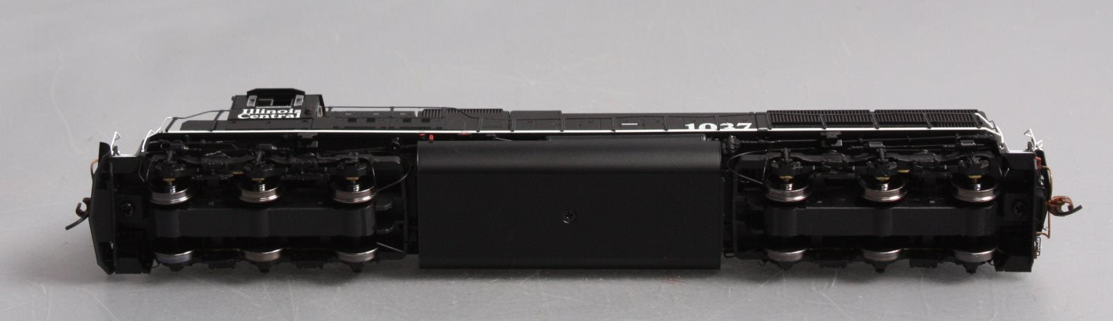 Athearn G69299 HO Illinois Central EMD SD70 Diesel Loco w/DCC & Sound #1037