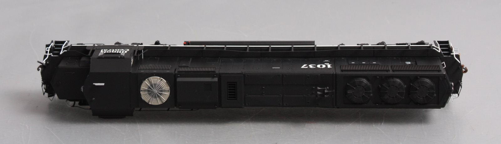 Athearn G69299 HO Illinois Central EMD SD70 Diesel Loco w/DCC & Sound #1037