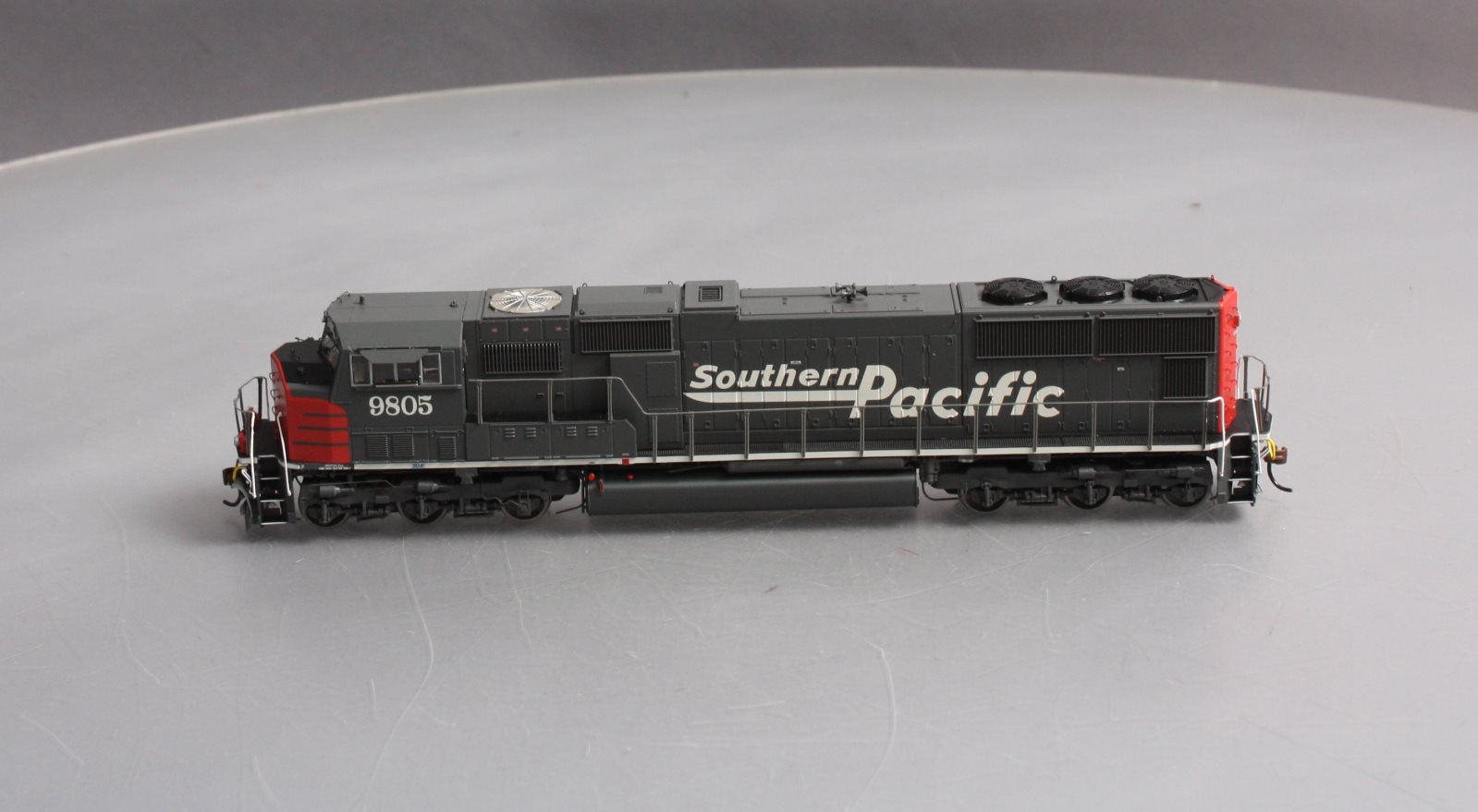 Athearn G69303 HO Southern Pacific EMD SD70M Diesel Loco w/DCC & Sound #9805