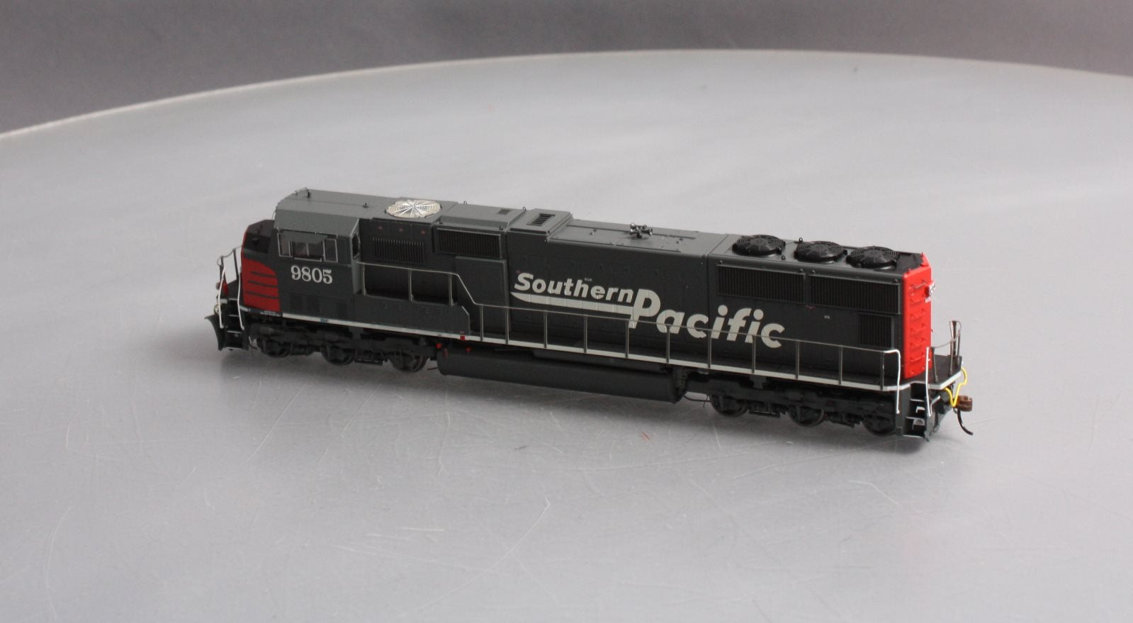 Athearn G69303 HO Southern Pacific EMD SD70M Diesel Loco w/DCC & Sound #9805