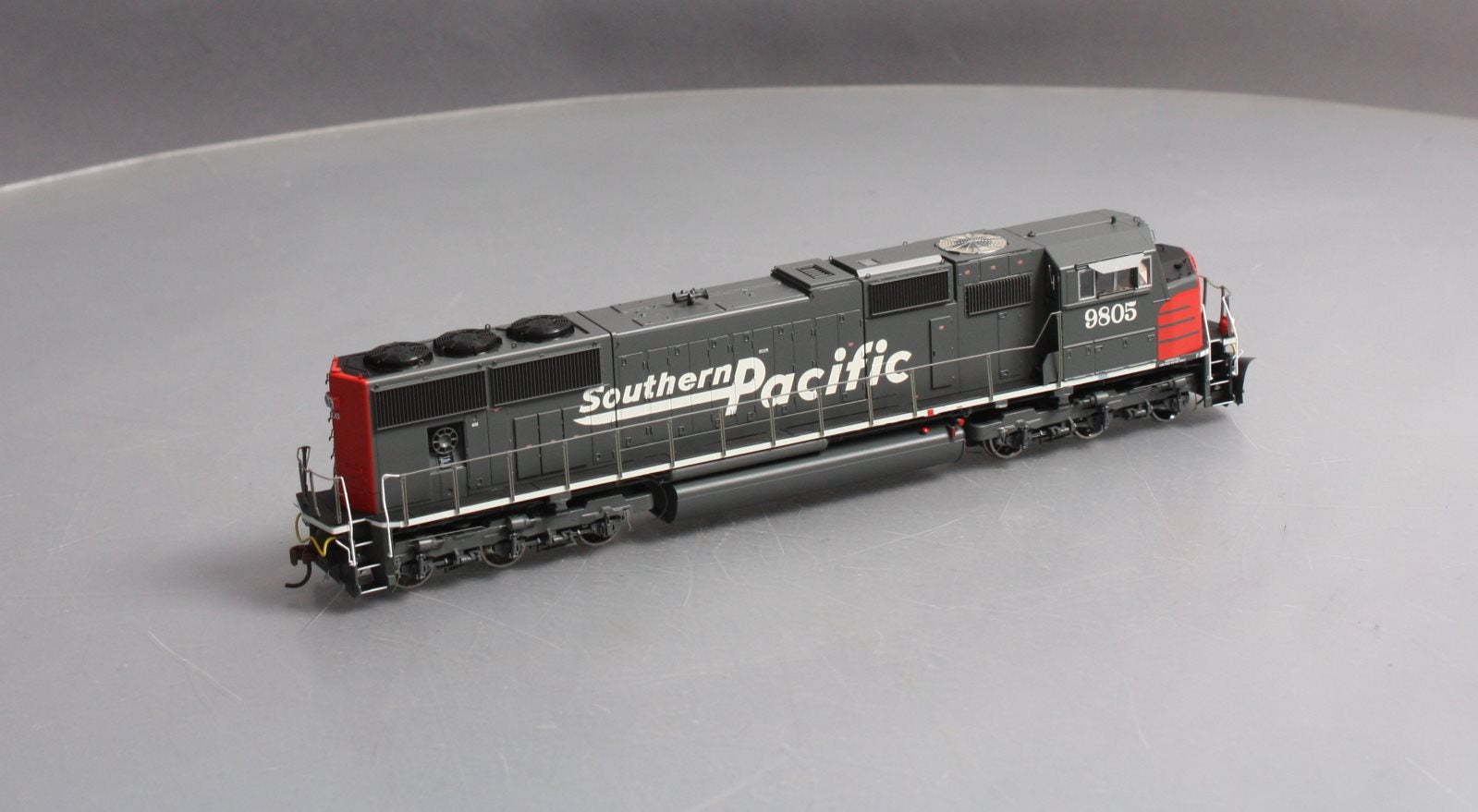 Athearn G69303 HO Southern Pacific EMD SD70M Diesel Loco w/DCC & Sound #9805