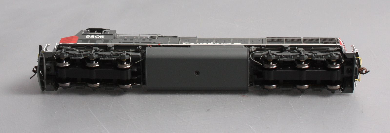 Athearn G69303 HO Southern Pacific EMD SD70M Diesel Loco w/DCC & Sound #9805