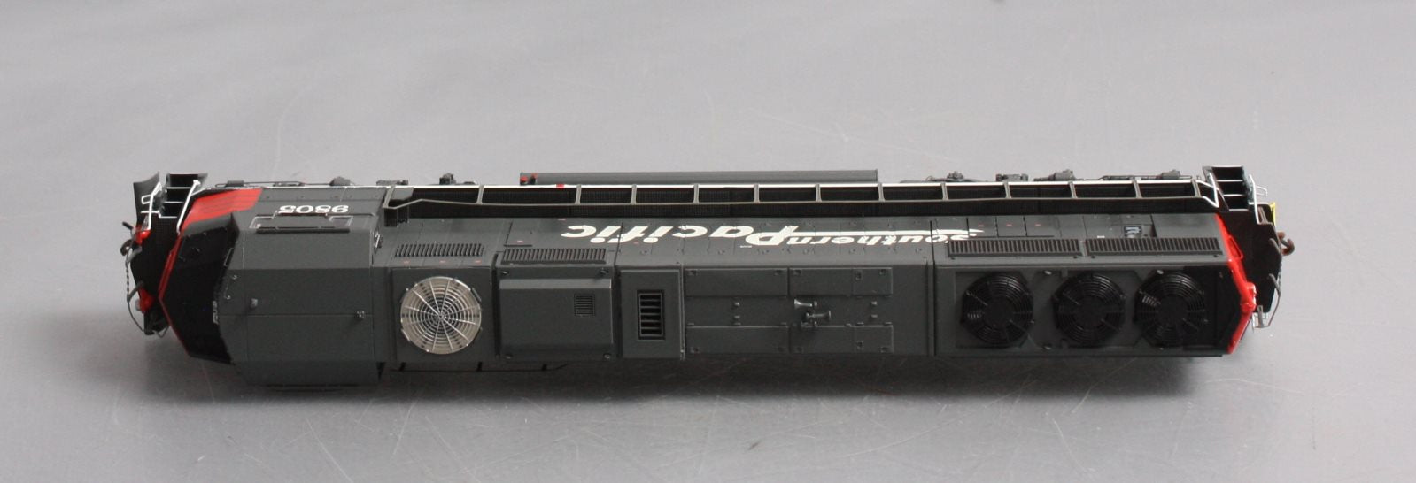 Athearn G69303 HO Southern Pacific EMD SD70M Diesel Loco w/DCC & Sound #9805