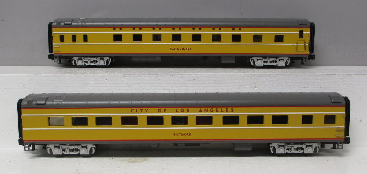 MTH 20-66036 O UP 70' Streamlined Sleeper/Diner Passenger Car Set (Set of 2) LN/Box