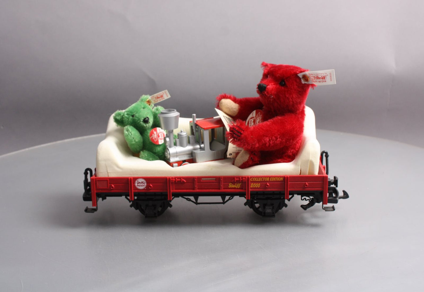 LGB 43100 G Scale Flatcar w/ Red & Green Steiff Bears LN/Box