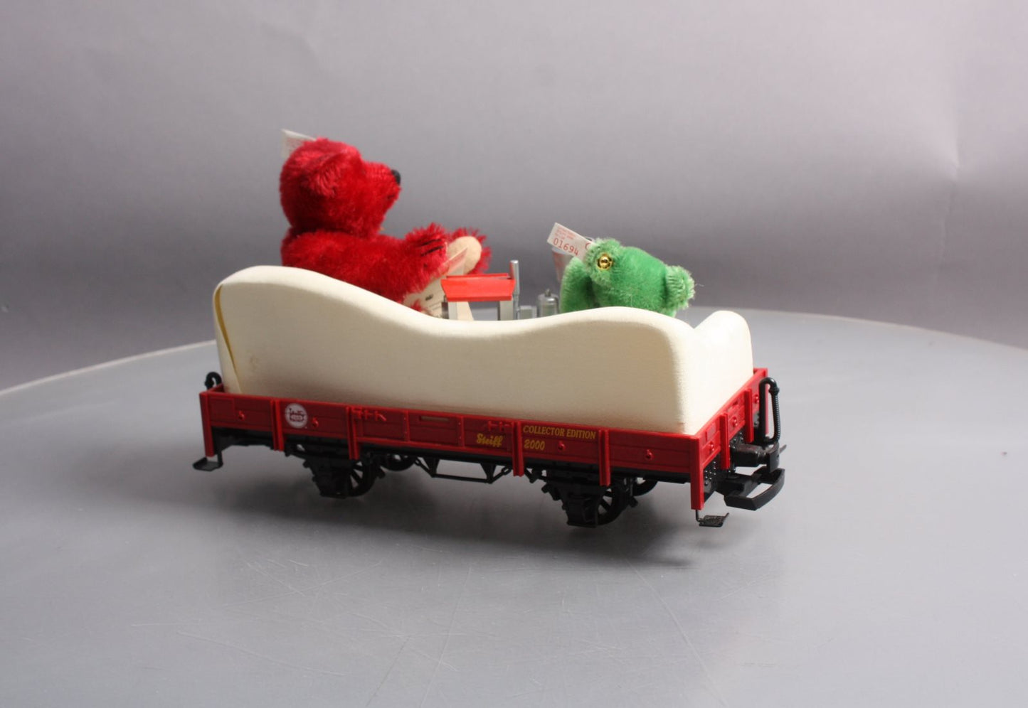 LGB 43100 G Scale Flatcar w/ Red & Green Steiff Bears LN/Box