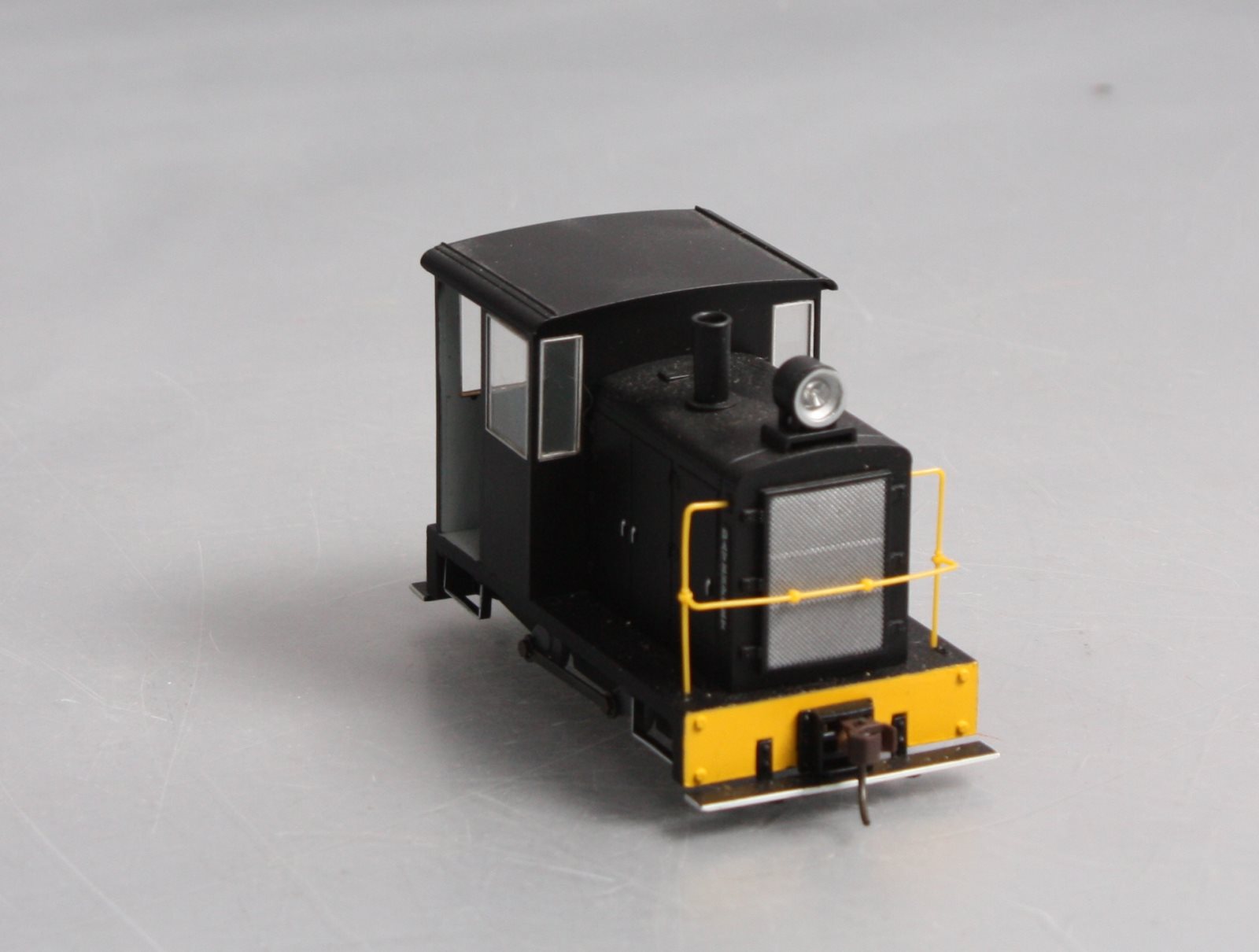 Bachmann 28195 On30 Painted & Unlettered 0-4-0 Side Rod Gas Mech Loco (Yellow)