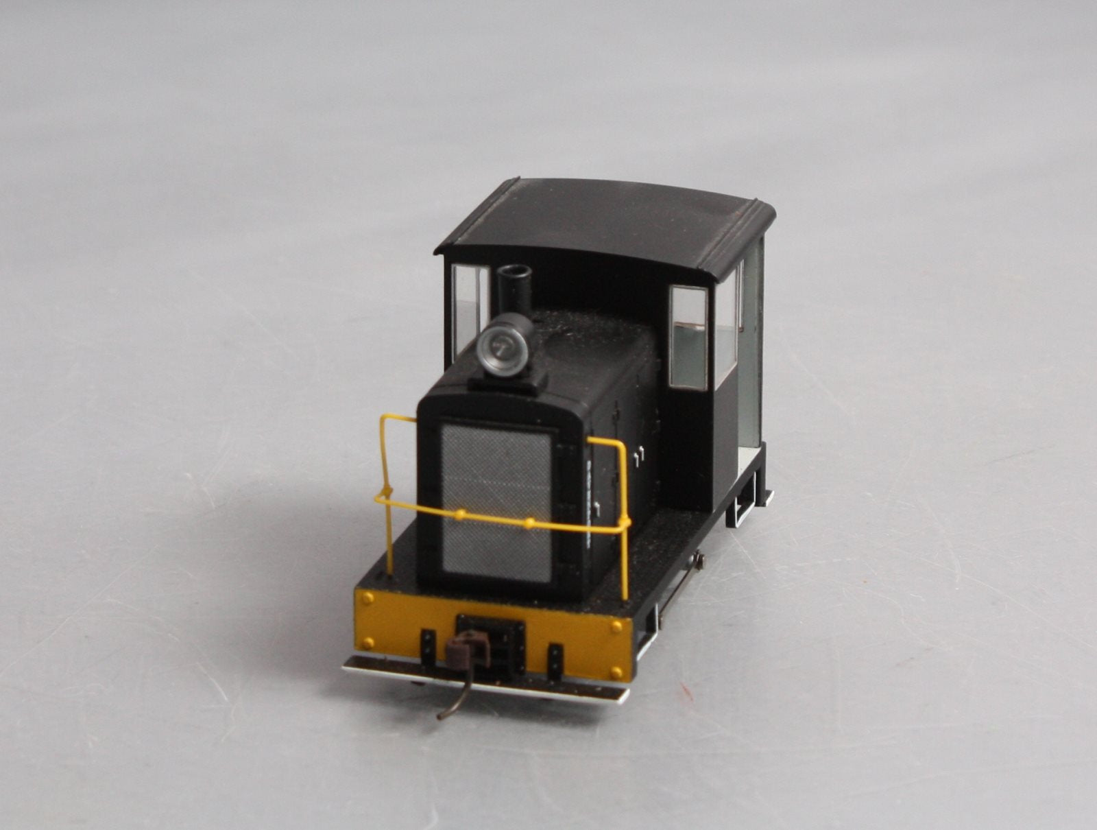 Bachmann 28195 On30 Painted & Unlettered 0-4-0 Side Rod Gas Mech Loco (Yellow)