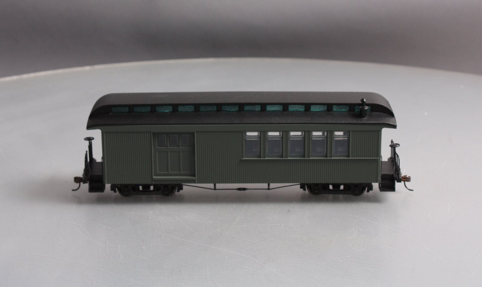 Bachmann 26199 On30 Painted & Unlettered Combine Car (Olive)