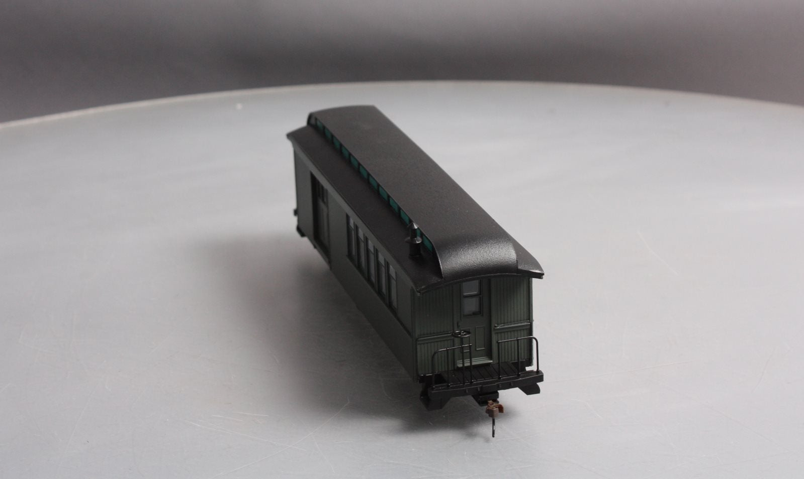 Bachmann 26199 On30 Painted & Unlettered Combine Car (Olive)