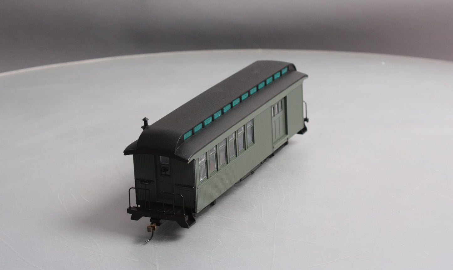 Bachmann 26199 On30 Painted & Unlettered Combine Car (Olive)