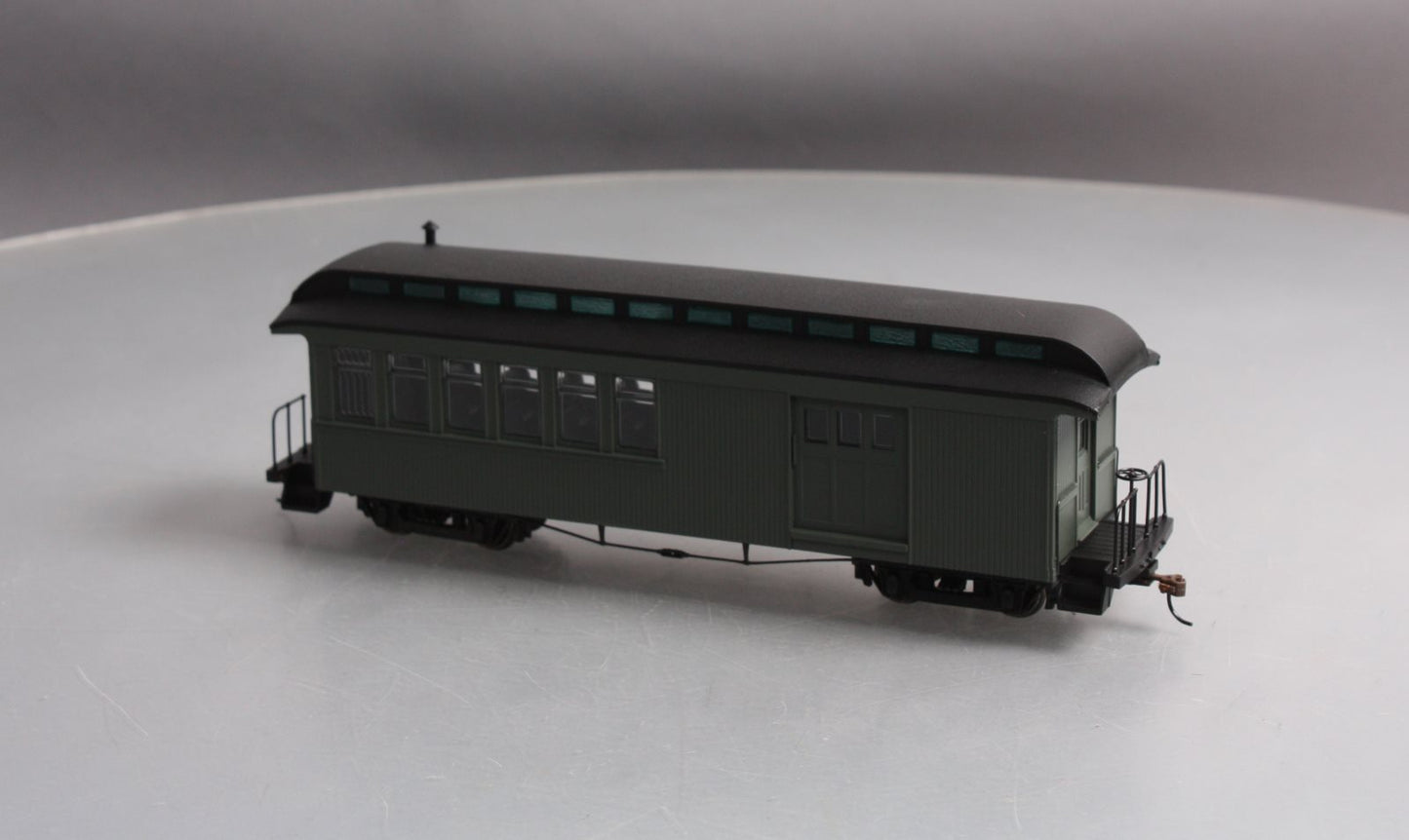 Bachmann 26199 On30 Painted & Unlettered Combine Car (Olive)