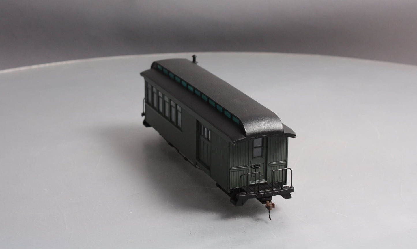 Bachmann 26199 On30 Painted & Unlettered Combine Car (Olive)
