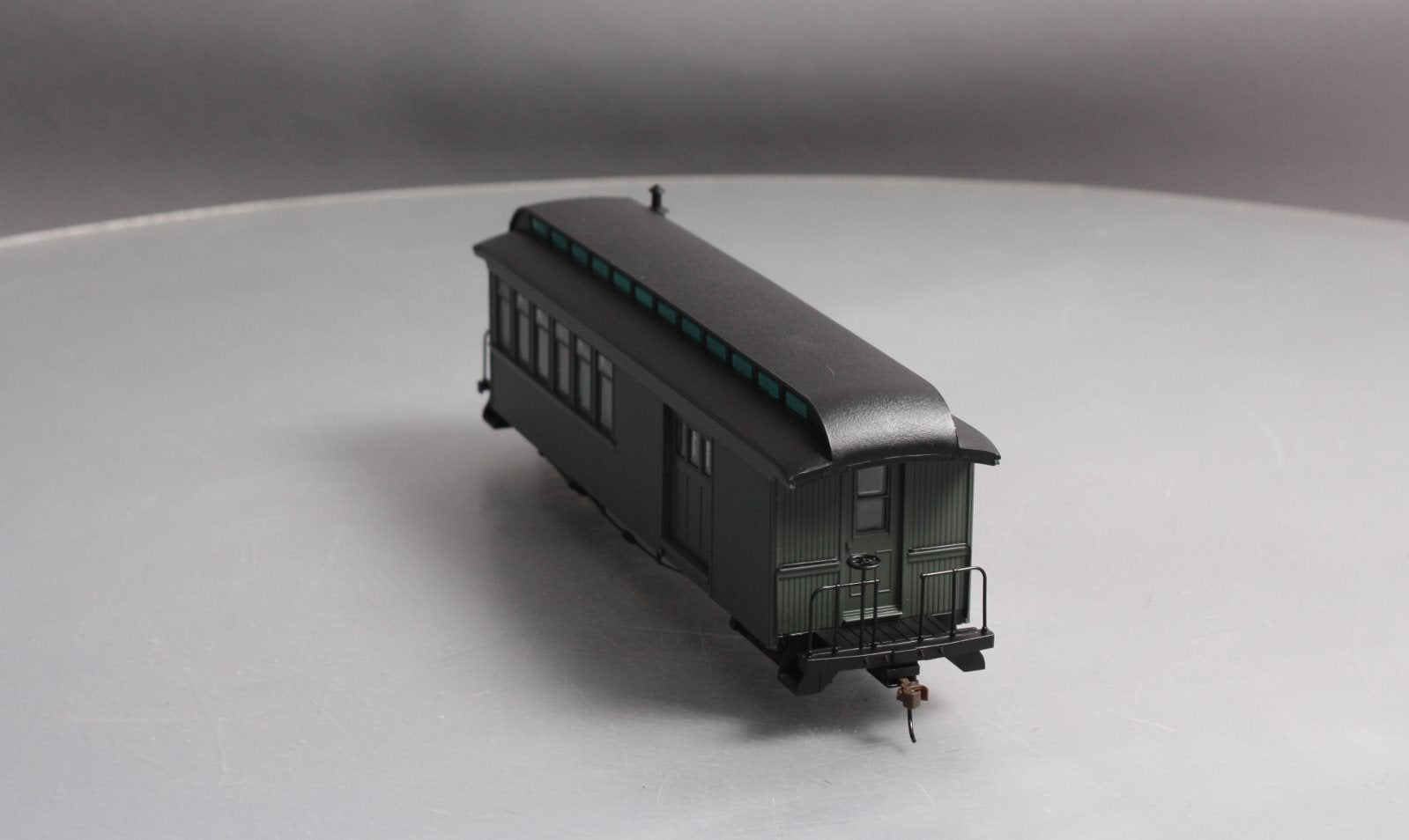 Bachmann 26199 On30 Painted & Unlettered Combine Car (Olive)