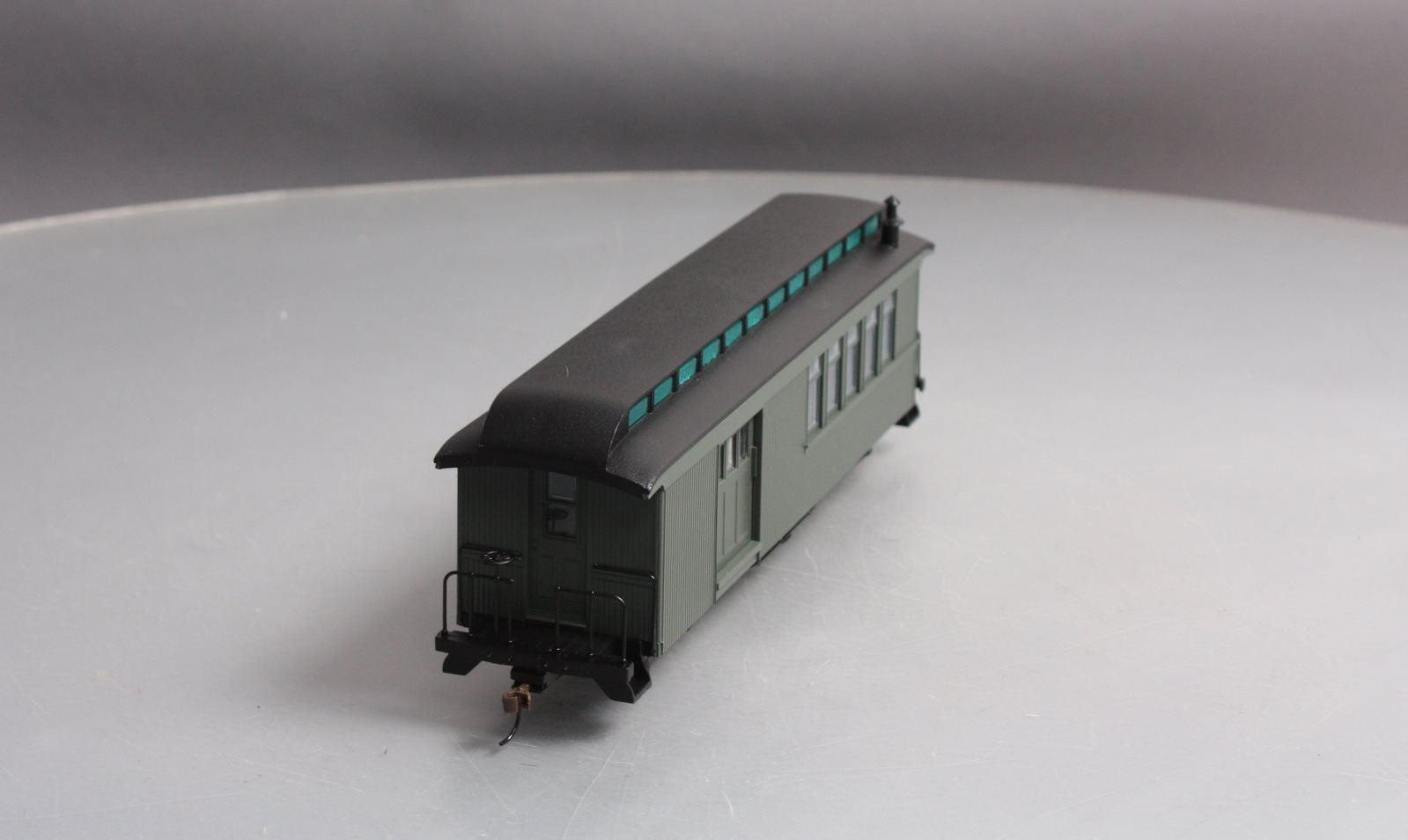 Bachmann 26199 On30 Painted & Unlettered Combine Car (Olive)